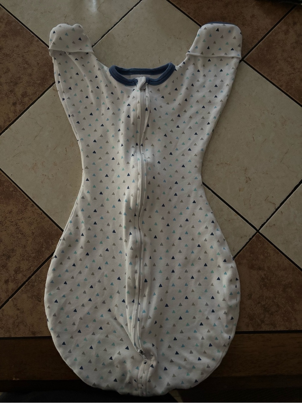 Swaddle Designs transitional sleep sack with blue trim and triangle print - Picture 1 of 3